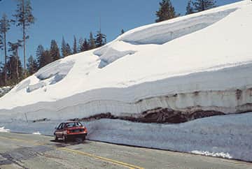 073015-SierraStories_1995_May_SnowBerm