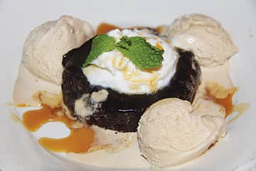 082015-Tastes_FlourlessChocolateCake