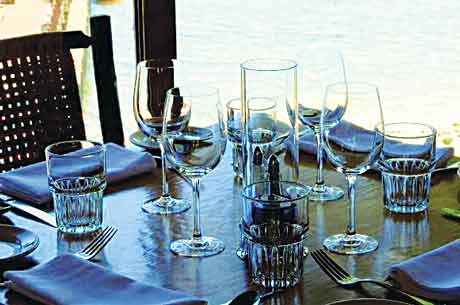 011416-Wine_GarWoods_Inside