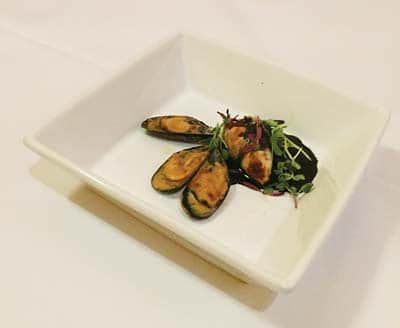 032416-Food_oysters_NicoleCheslock