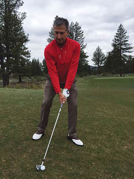 051216-GOLF_Tips_DownhillLie