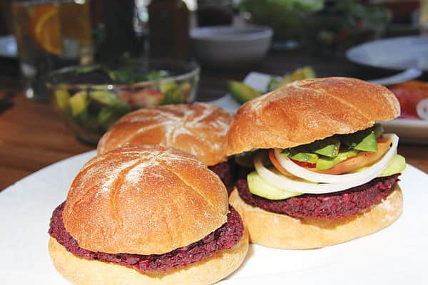 052616-FOOD_VeganBeetBurger2
