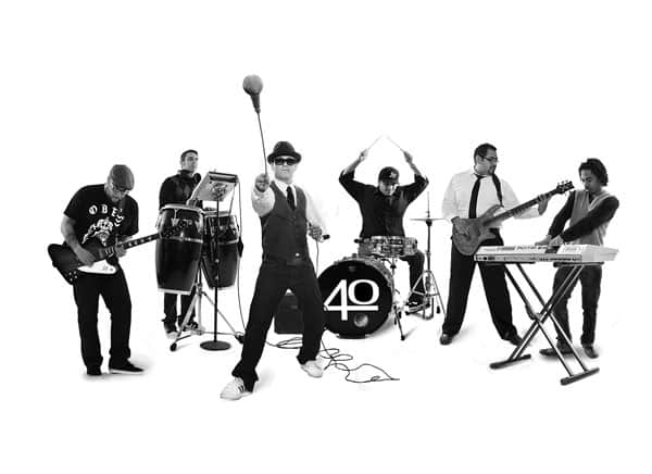063016-LiveMusic_40WattHypeMic_BW