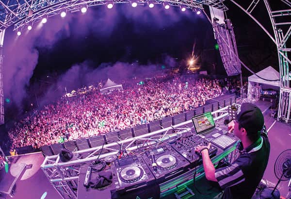 080416-MUSIC1_BassCampcrowd_dtm-3443