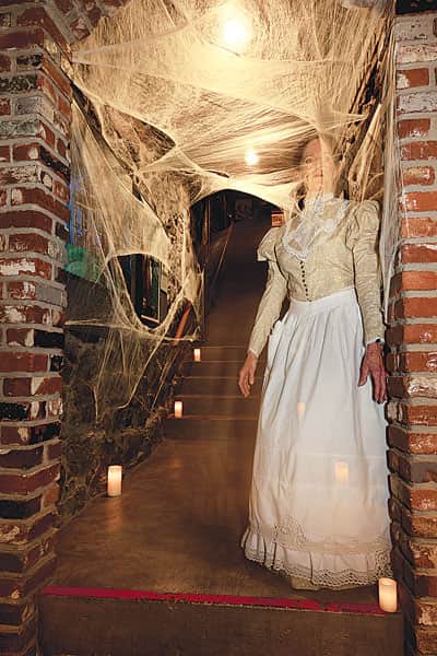100616-mf_culturehistory_c-historicalhauntedtour