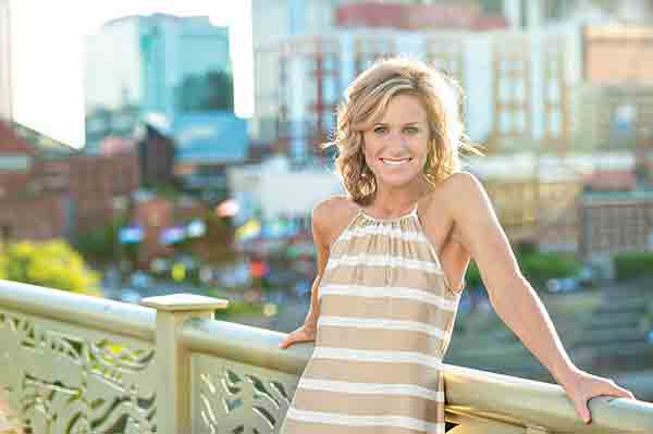 102016-livemusic_susanashton
