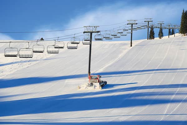 111716-ski_tahoedonner_snowcat_grooming
